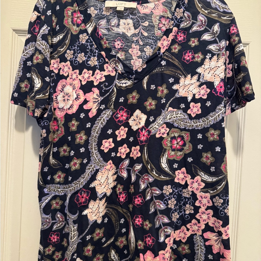LOFT Women's Floral V-Neck Top - Black and Pink